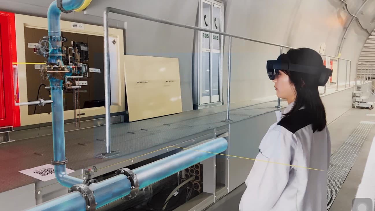 Digital SOPs, Guided Work Instructions, and Field Evidence with Digital Twins