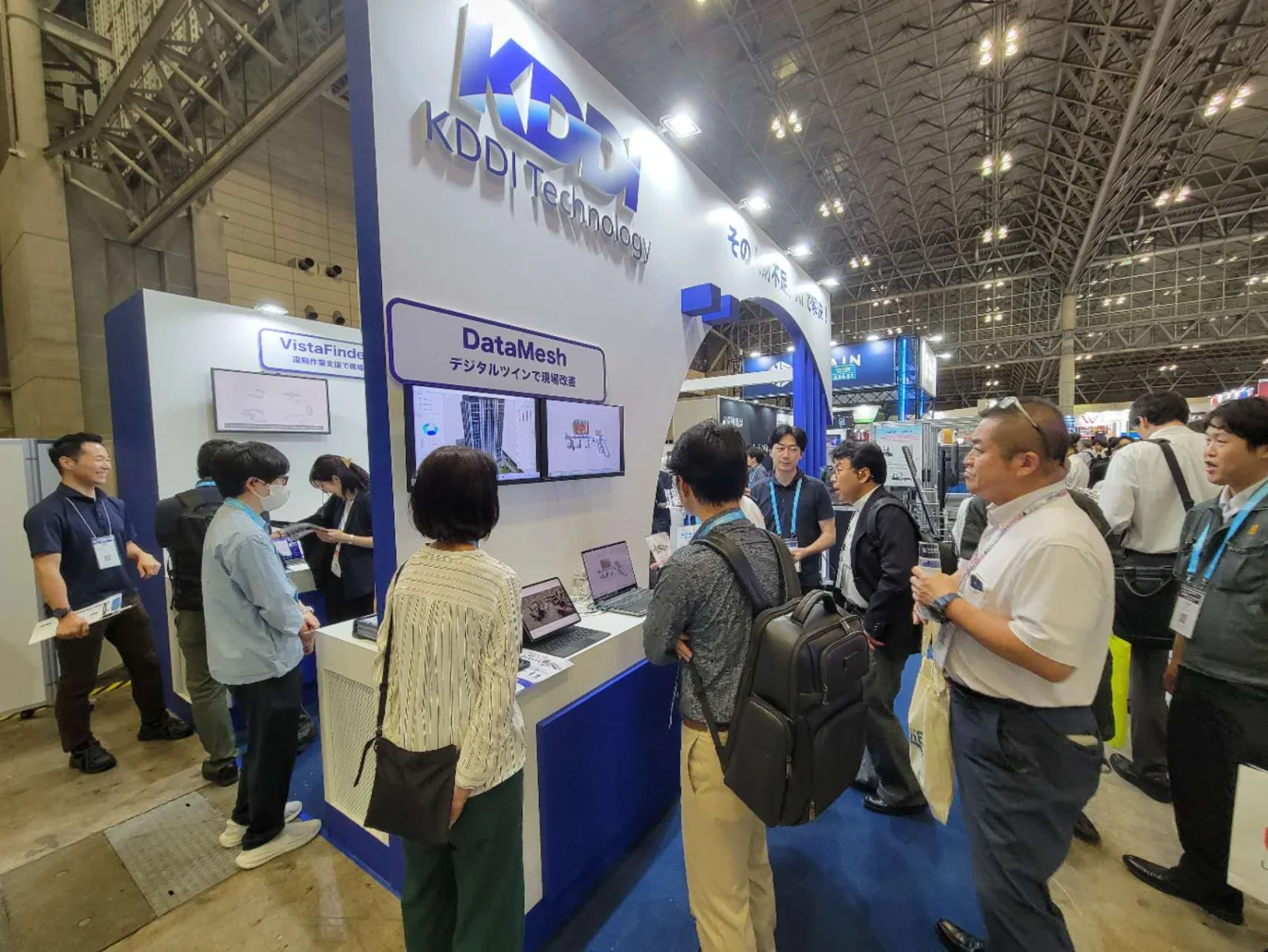 KDDI Technology 展位內的 DataMesh FactVerse 展示區